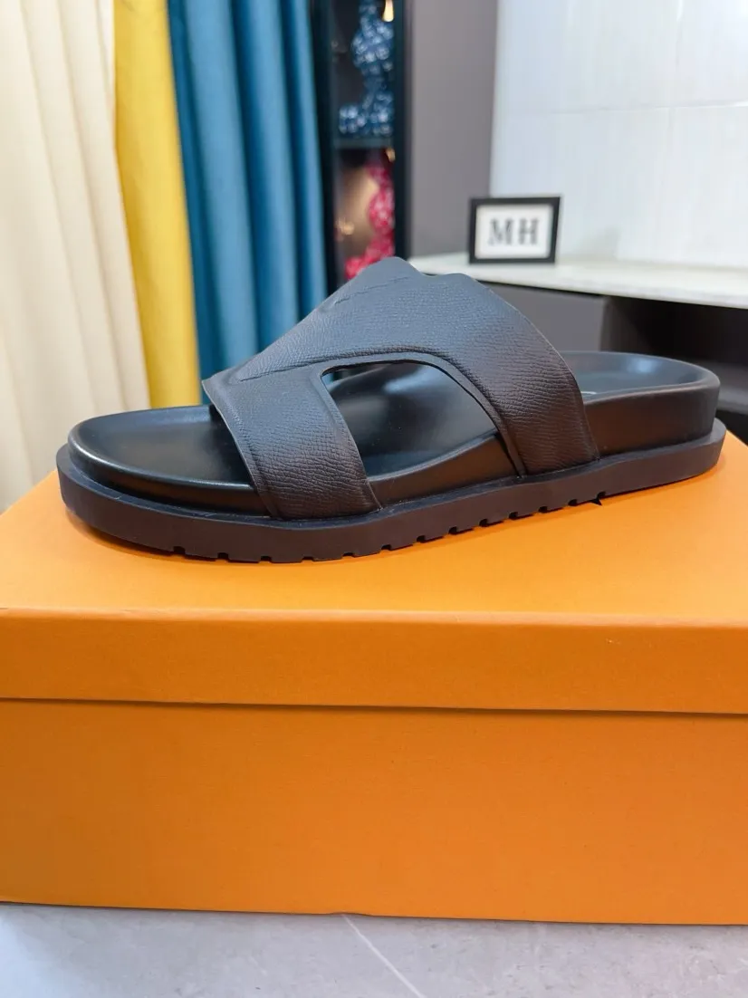 Men's shoes💰300🌹🌹【LV】Multi-color new men's slippers, original top quality version, original special cowhide cross pattern➕sheepskin inside and side, non-slip combined sole, more stable walking, more comfortable and lightweight, high-end and generous, size: 38~44